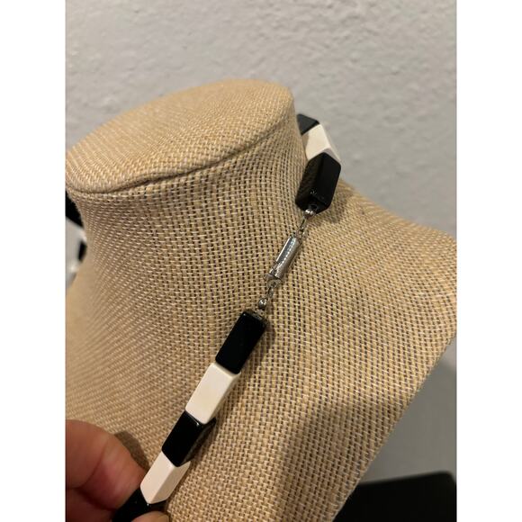 Vintage Plastic Necklace Retro Black White Geometric - Picture 3 of 4